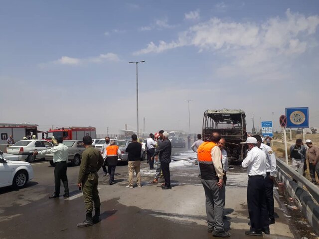 آتش گرفتن اتوبوس مسافربری در اتوبان قم – تهران