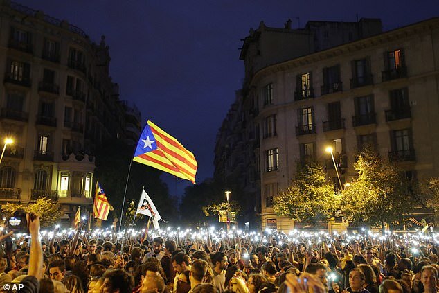 حامیان استقلال کاتالونیا پیش از گفتگو با مادرید تظاهرات کردند