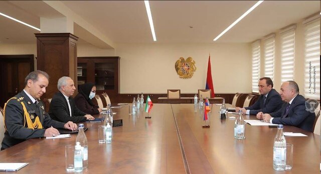 رایزنی وزیر دفاع ارمنستان با سفیر ایران