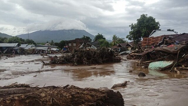 سیل در مناطقی از اندونزی صدها نفر را آواره کرد