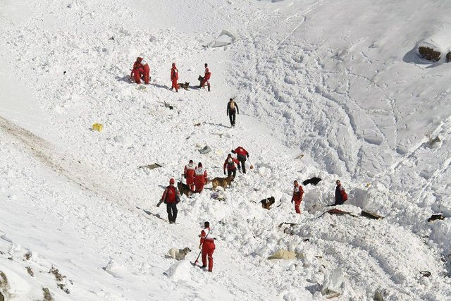 نجات ۷ کوهنورد از ارتفاعات دیزین