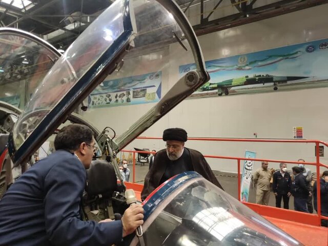 بازدید رئیسی از شرکت دانش‌بنیان صنایع هواپیماسازی ایران
