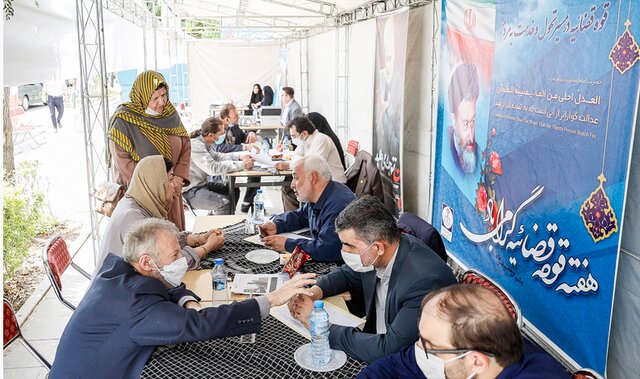 برپایی چهار میز خدمت سازمان ثبت اسناد و املاک کشور در نماز جمعه تهران