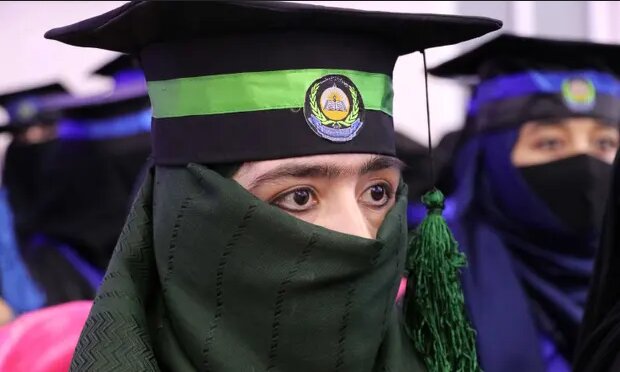سیاست‌های طالبان عملاً به معنای ممنوعیت تحصیلات دانشگاهی دختران افغان است
