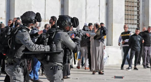 شهادت یک فلسطینی در قدس پس از عملیات علیه پلیس اسرائیل/ محاصره نابلس برداشته شد