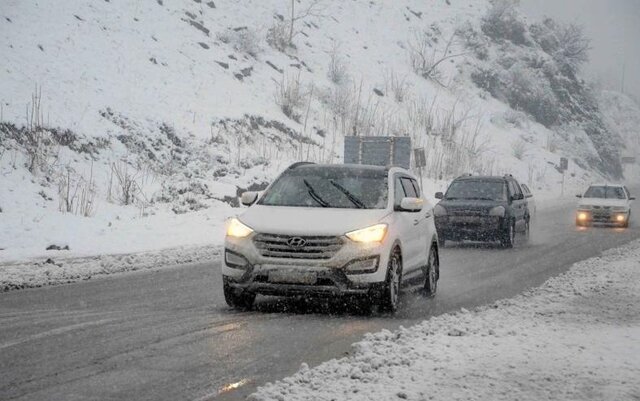 آخرین وضعیت جاده‌ها در پی بارش‌ برف و باران/ استقرار پلیس در ۱۱۱ گردنه