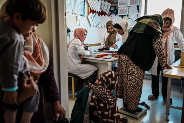 یک سازمان بین‌المللی فعالیت‌ خود در افغانستان را «با حضور کارمندان زن» از سر می‌گیرد