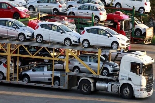 ثبت نام ۱۲۰ هزار متقاضی برای خرید خودروهای وارداتی
