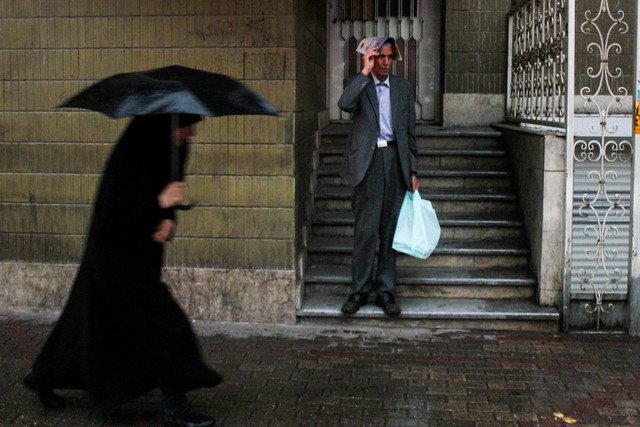 بارش باران در تهران/ کاهش نسبی دما طی امروز