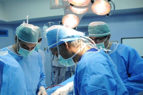 سلامت از اولویت افتاده است/ جذب پزشکان ایرانی با دستمزد بالا