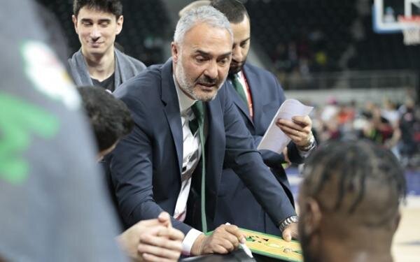 رسانه ترکیه‌ای: قرارداد دمیر با بسکتبال ایران یک ساله است