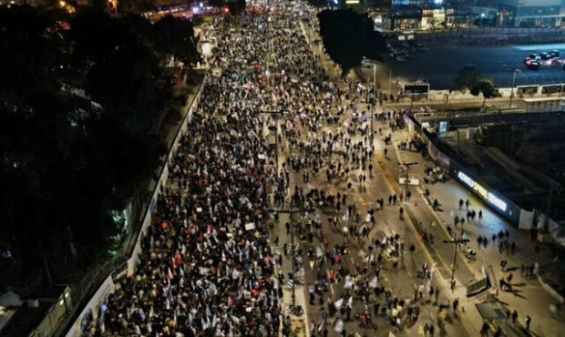 تظاهرات ده‌ها هزار نفر علیه دولت نتانیاهو برای بیست و هفتمین هفته متوالی