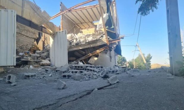 تخریب چند ساختمان در پی رانش زمین در کرج