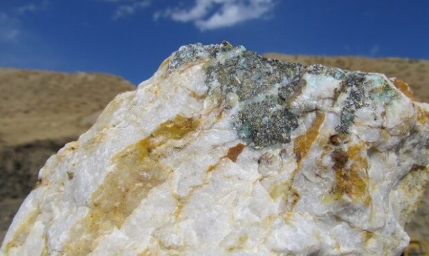 کشف ۱۴ تن سنگ سیلیستین قاچاق در شاهرود