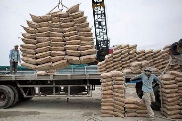 قیمت دستوری باعث تعطیلی کارخانجات سیمان و فولاد خواهد شد