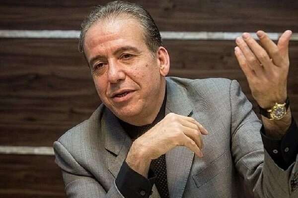 باید ۱۰۰ درصد منابع ارزی کشور در اختیار بانک مرکزی باشد