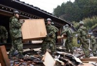 ۵ روز بعد از زلزله ژاپن؛ زنی با بیش از ۹۰ سال سن در میان آوار زنده پیدا شد