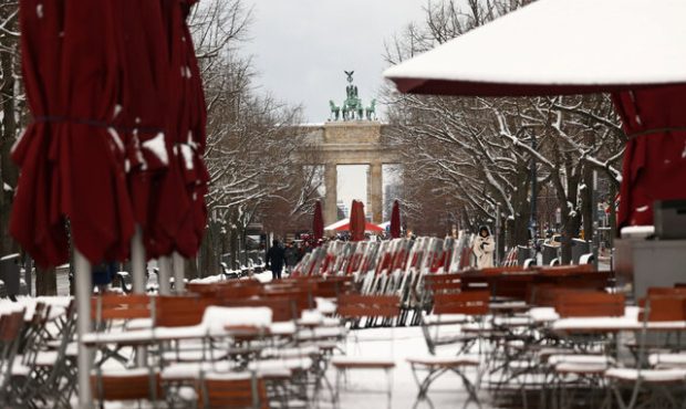 بارش شدید برف زندگی مردم را در آلمان مختل کرد