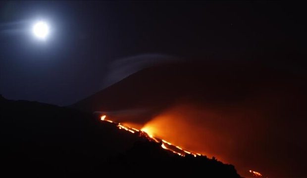 فوران یک آتشفشان در ژاپن