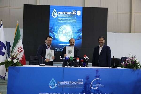 بانک صادرات با هلدینگ خلیج فارس تفاهمنامه توسعه همکاری امضا کرد