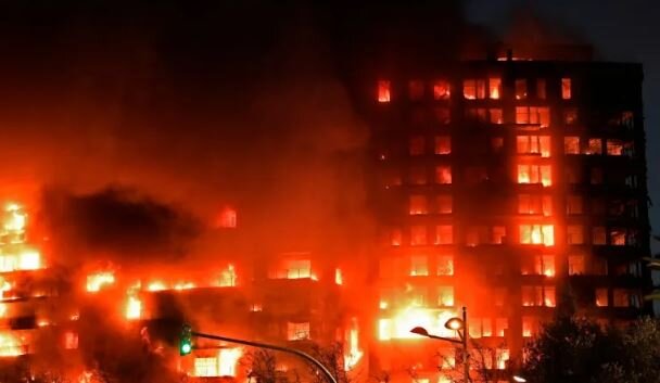 افزایش قربانیان آتش‌سوزی وسیع در یک برج مسکونی در اسپانیا