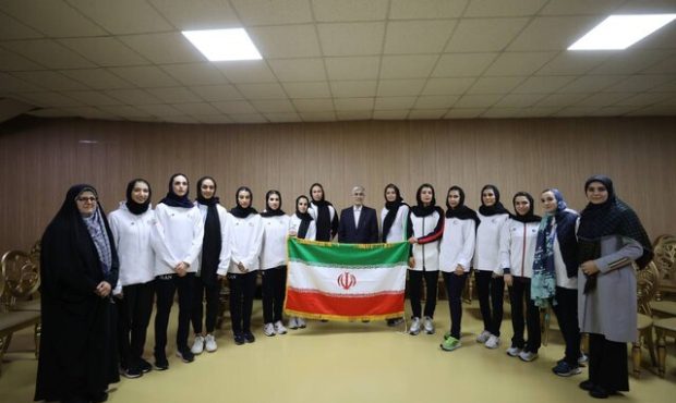 وزیر ورزش در جمع زنان مدال دوومیدانی: آیین‌نامه جوایز قهرمانان اصلاح می‌شود