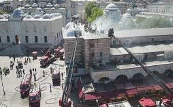 آتش سوزی در بازار ادویه استانبول