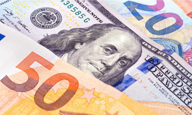 ثبات قیمت دلار و افزایش یورو امروز ۳۰ اردیبهشت در مرکز مبادله
