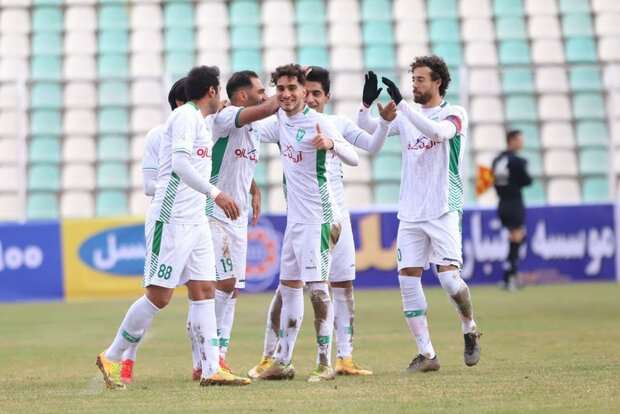 ثانیه شماری خیبر برای جشن صعود به لیگ برتر/سایپا دیروقت برد! ثانیه شماری خیبر برای جشن صعود به لیگ برتر/سایپا دیروقت برد!