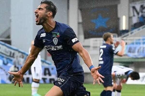 قرارداد شهاب زاهدی با تیم فوتبال آویسپا تمدید شد قرارداد شهاب زاهدی با تیم فوتبال آویسپا تمدید شد