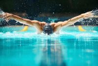 رکورد دار شنای استقامت جهان: همه با هم در انتخابات شرکت می‌کنیم