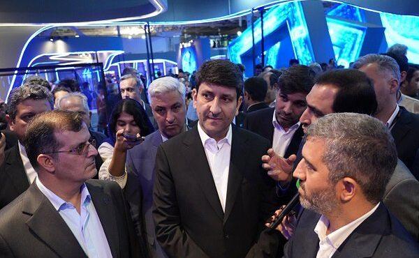 وزیر ارتباطات از تازه‌ترین دستاوردهای فناوران داخلی بازدید کرد