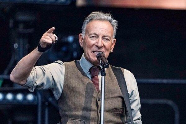 خواننده مشهور آمریکایی: جای ترامپ در زبالهدان تاریخ است