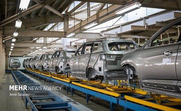 صف‌های طولانی و وعده‌های ناتمام؛ خریداران خودرو گرفتار شدند