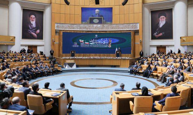 پزشکیان: در مسیر ساخت آینده ایران تسلیم هیچ محدودیتی نخواهیم شد پزشکیان: در مسیر ساخت آینده ایران تسلیم هیچ محدودیتی نخواهیم شد