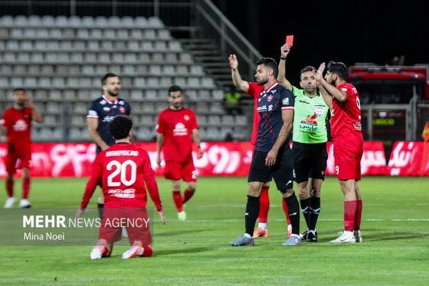 باشگاه پرسپولیس:خلیلزاده باید اخراج میشد؛بازیکن تراکتور کولانداز زد