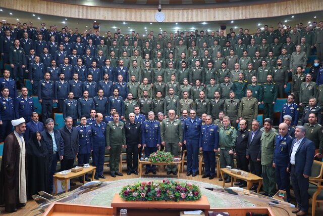 نشست فرمانده نیروی هوایی با دانشجویان دافوس نشست فرمانده نیروی هوایی با دانشجویان دافوس