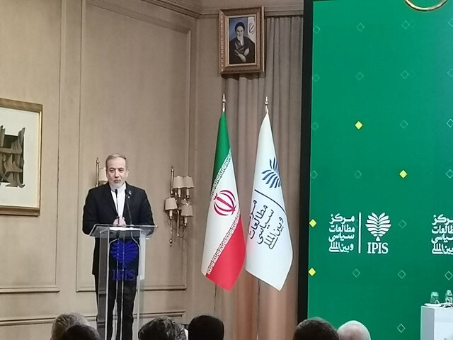 عراقچی: آرایش نظامی ما را نمی‌ترساند/ غنی‌سازی حق ایران است