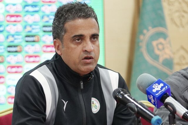 سرمربی ذوب آهن: اصلا به سقوط فکر نمی‌کنیم