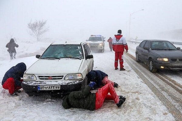 ارائه خدمات امدادی هلال احمر در ۲۱ استان به دلیل بارش برف و باران