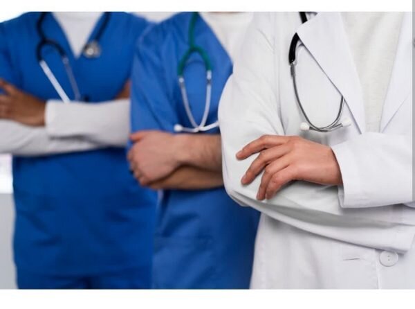 هیچ پزشکی به‌دلیل ارائه خدمات درمانی به مجروحان حوادث تروریستی دی‌ماه بازداشت نشده است