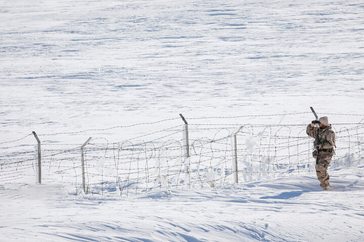 اهدای ۲ هزار کیت گرمایشی لباس به مرزبانان کشور