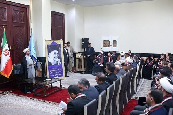تحلیف قضات جدیدالورود دستگاه قضایی در حرم امام خمینی برگزار شد تحلیف قضات جدیدالورود دستگاه قضایی در حرم امام خمینی برگزار شد