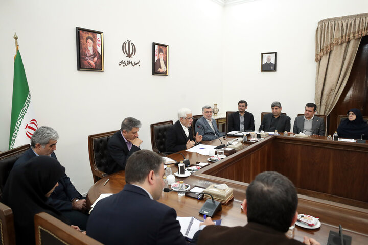 تقدیر عارف از خدمات کادر درمان به مجروحان و حادثه‌دیدگان دیماه