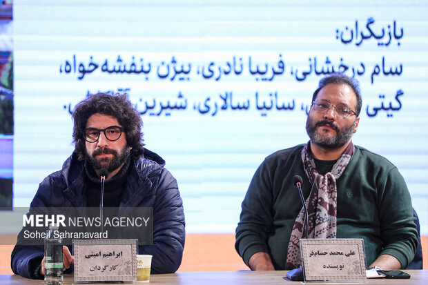 دغدغه نوجوانان را دارم؛ چرا شخصیت فرهیخته «سقف» مدام تحقیر میشد؟ دغدغه نوجوانان را دارم؛ چرا شخصیت فرهیخته «سقف» مدام تحقیر میشد؟