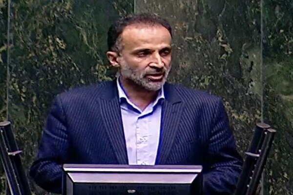 انتقاد نماینده آستانه اشرفیه از تعیین دلار ۱۲۳ هزار تومانی در بودجه ۱۴۰۵