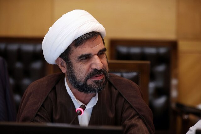 عضو کمیسیون فرهنگی: شنیدن حرفهای مردم به استحکام پایههای نظام کمک میکند عضو کمیسیون فرهنگی: شنیدن حرفهای مردم به استحکام پایههای نظام کمک میکند