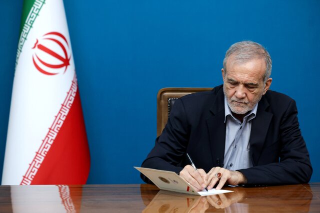 تبریک پزشکیان به تیم‌های ملی کشتی فرنگی و آزاد ایران